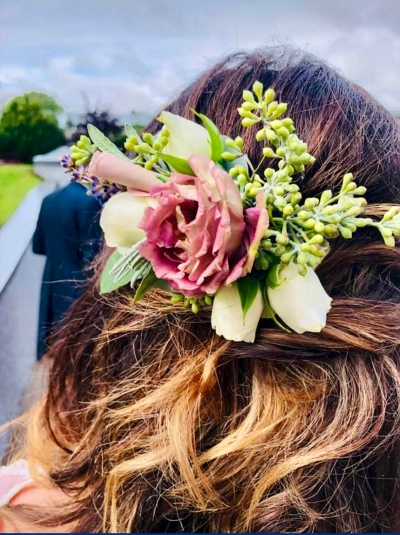 Fresh flower hair design